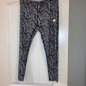 SOLD - Nike Cropped Leggings